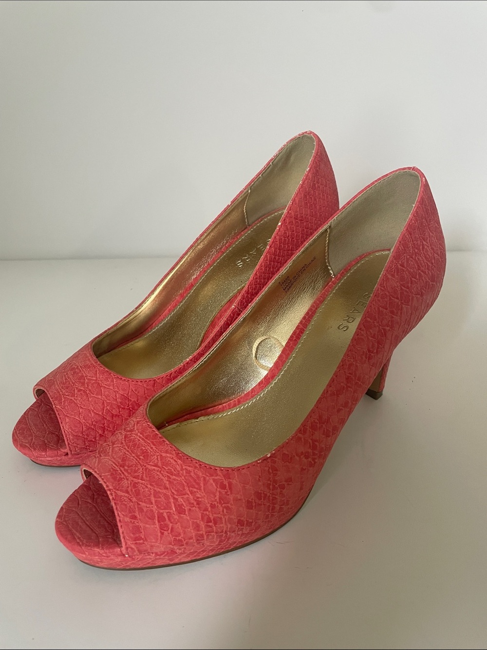 Sears Lucy Coral Pink Peep Toe Heels Size 7 Textured Snake Print Pumps